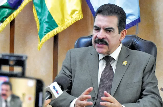 Alcalde de Cochabamba critica a Ministro de Economía por irregularidades con su vagoneta