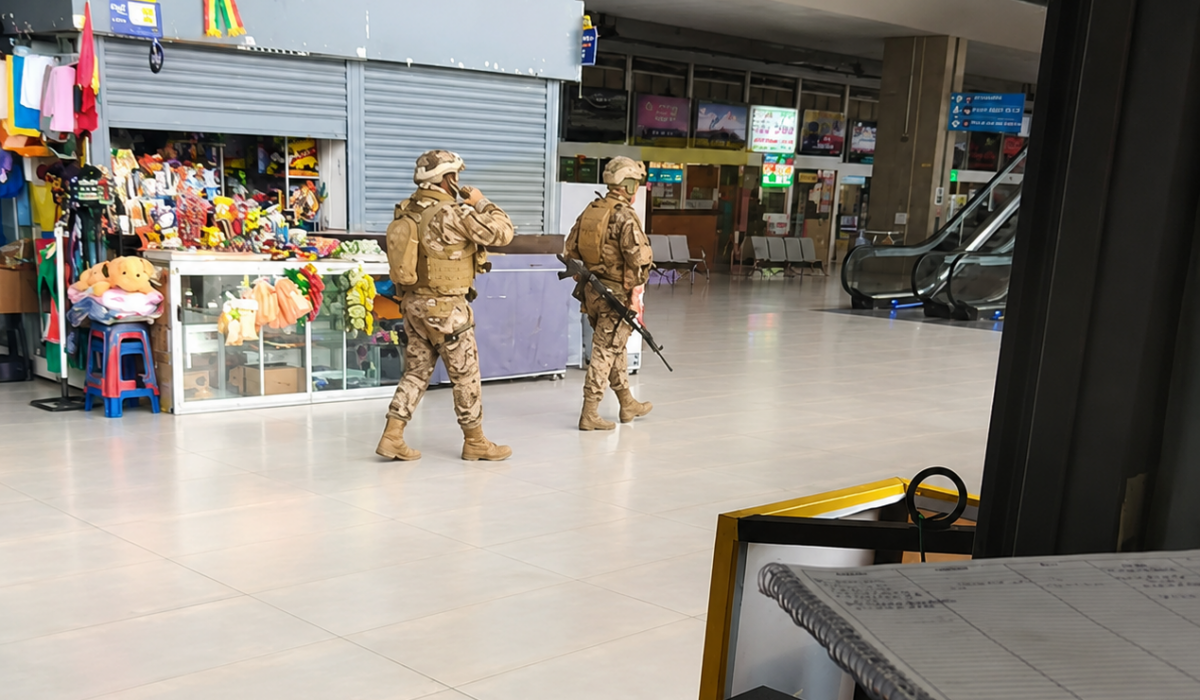 Refuerzan controles militares en El Alto para combatir el contrabando de combustibles