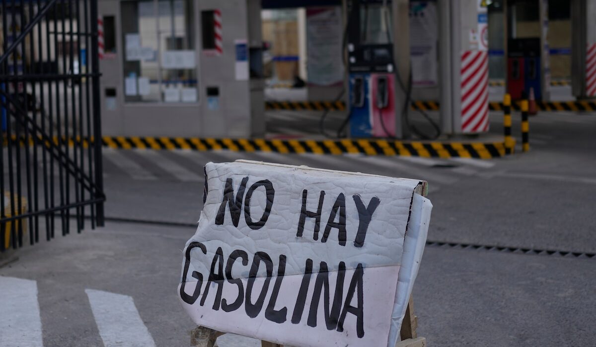 Crecen las críticas hacia el Gobierno por escasez de combustible
