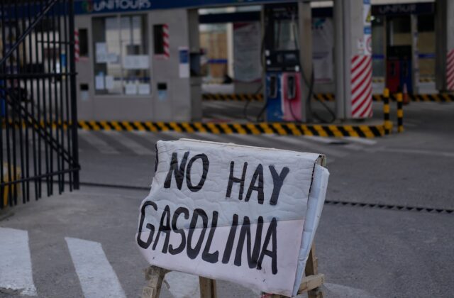 Crecen las críticas hacia el Gobierno por escasez de combustible