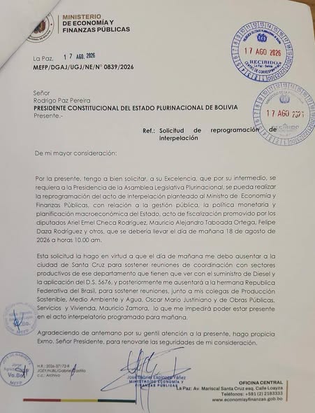 Ministro de Economía pide reprogramar interpelación por situación de combustibles