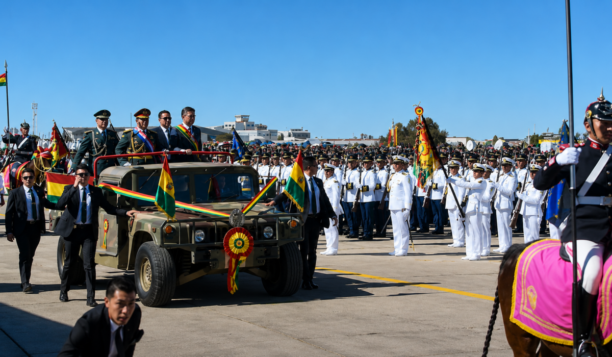 Celebración del 201 aniversario de las Fuerzas Armadas en El Alto