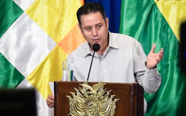 Criticas al Ministro de Economía por Doble Moral en Cuestionamiento a Ley de Deporte