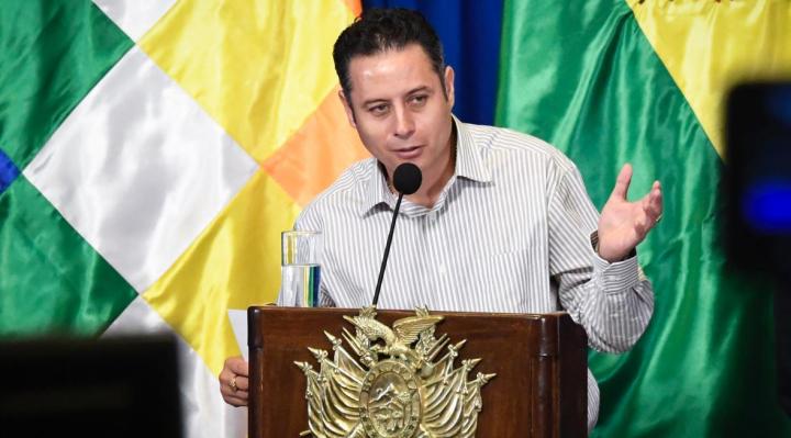Criticas al Ministro de Economía por Doble Moral en Cuestionamiento a Ley de Deporte