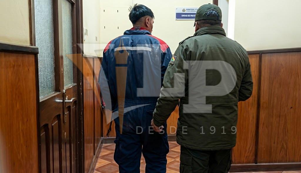 Hombre aprehendido en Oruro tras amenazar a su esposa con un cuchillo