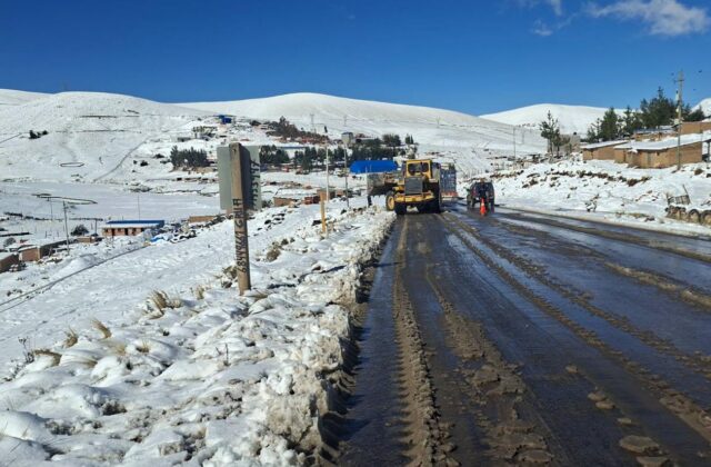 Reestablecido el tránsito entre Oruro y Cochabamba tras nevadas