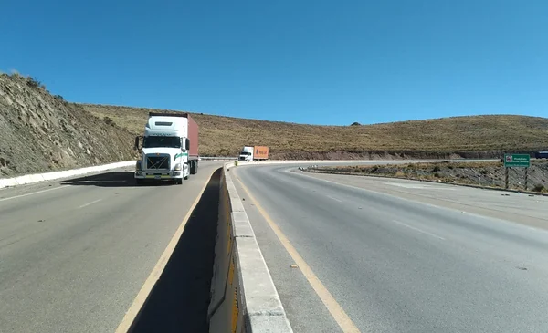 Aumento del tráfico vehicular por feriado: verifica el estado de las carreteras antes de viajar