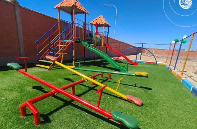 Inauguración de un moderno parque infantil en la Unidad Educativa Uru Uru 2 de Oruro