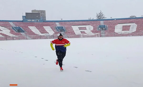 Entrenamiento en la nieve: El reto de un atleta orureño