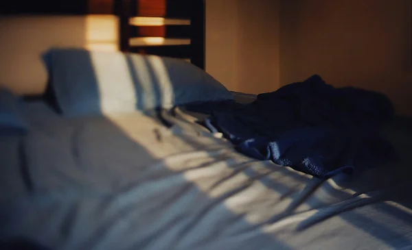 Despertar cansado: el impacto del desgaste acumulado en nuestra salud