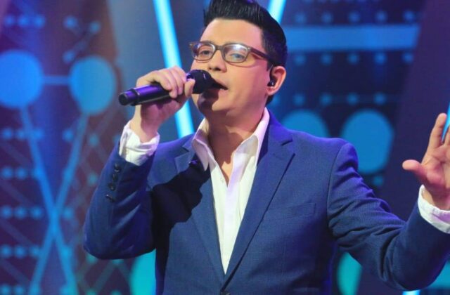 Charlie Zaa deslumbra con su interpretación de bolero en la competencia