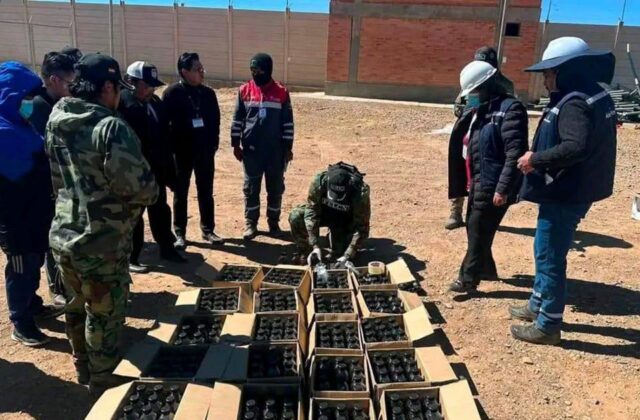 Descubren cerca de dos toneladas de cocaína líquida escondida en botellas de vinagre en Oruro