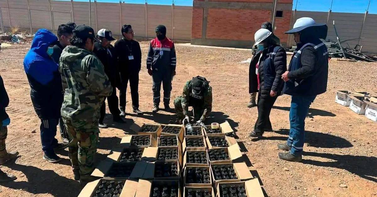 Descubren cerca de dos toneladas de cocaína líquida escondida en botellas de vinagre en Oruro