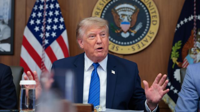 Trump critica el acuerdo nuclear con Irán y defiende su decisión de retirarse