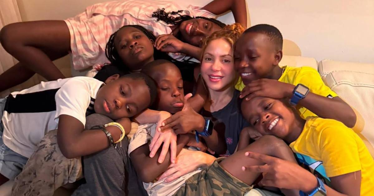 Shakira expresa su cariño por los Ghetto Kids de Uganda
