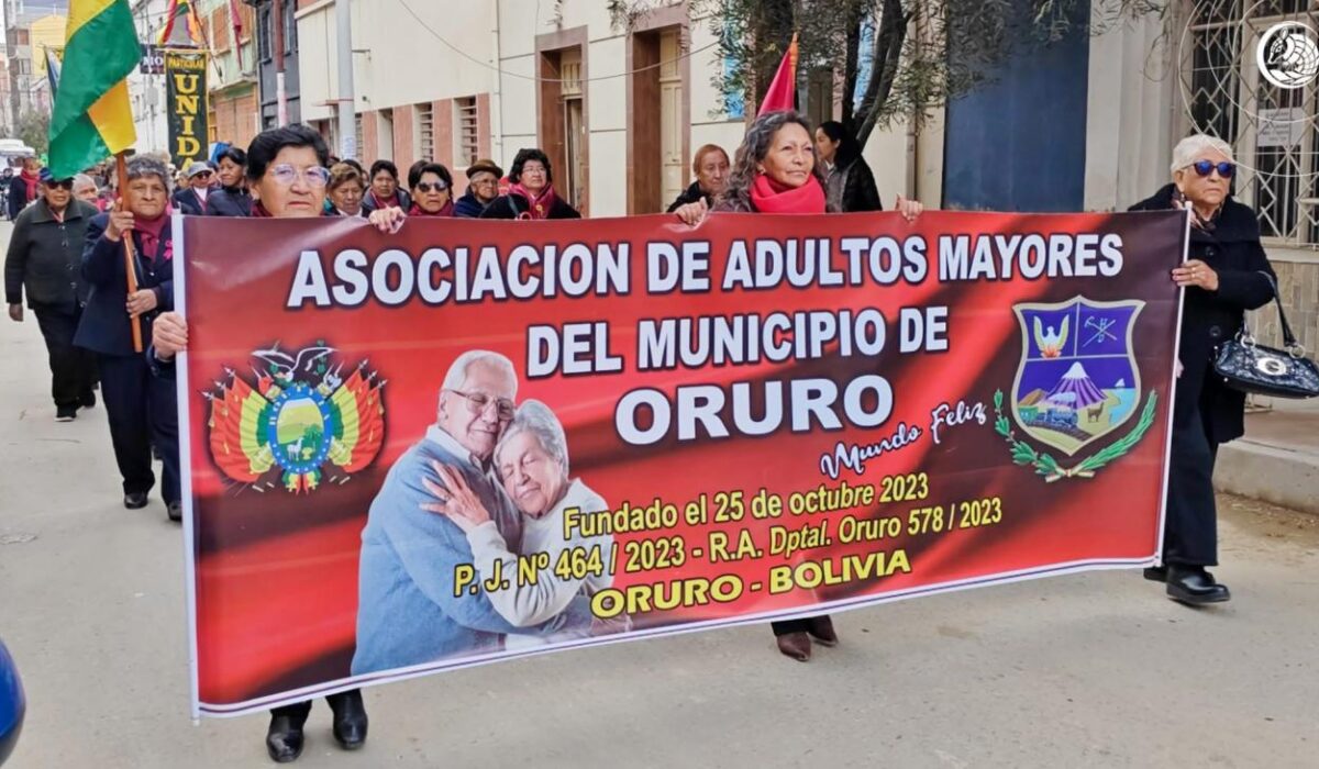 Adultos mayores de Oruro reclaman sus derechos en el Día de la Dignidad