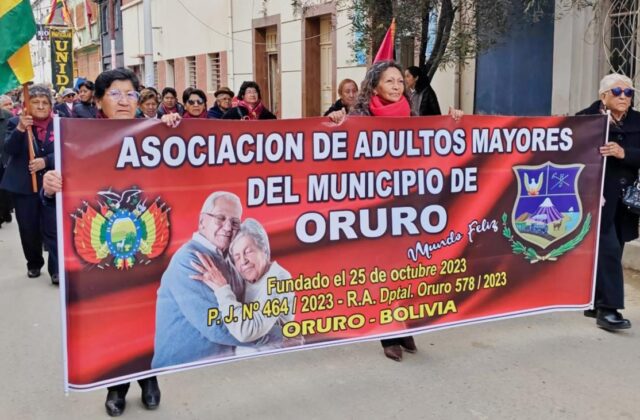 Adultos mayores de Oruro reclaman sus derechos en el Día de la Dignidad
