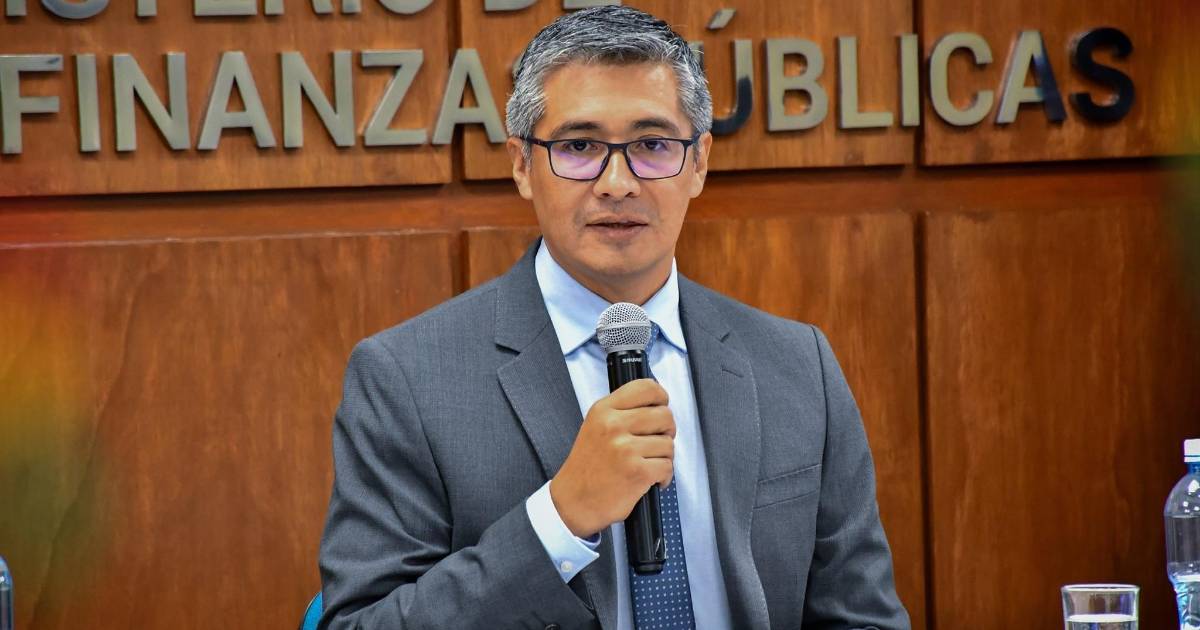 Urgente nombramiento de un ministro de Economía tras salida de Espinoza