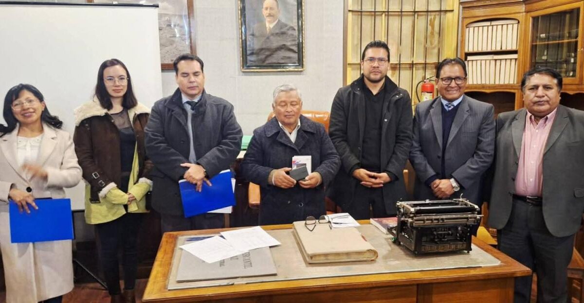 La UTO recibe una valiosa colección digital del archivo de la Casa Patiño