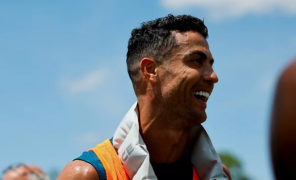 Cristiano Ronaldo sorprende con su nuevo estilo al regresar a los entrenamientos