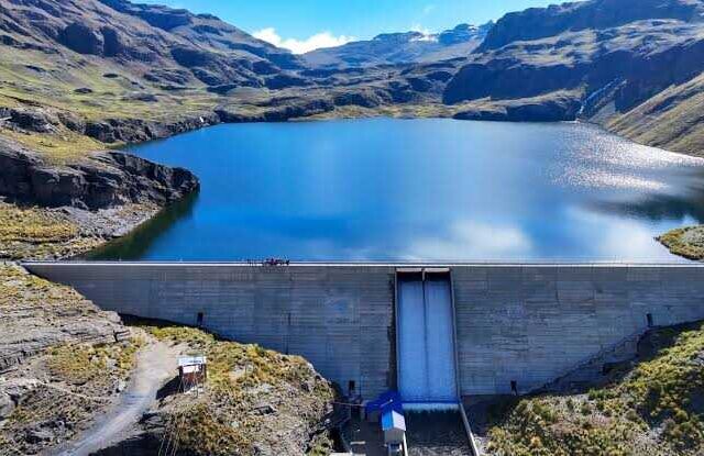 Epsas asegura la disponibilidad de agua en La Paz a pesar de la alerta roja