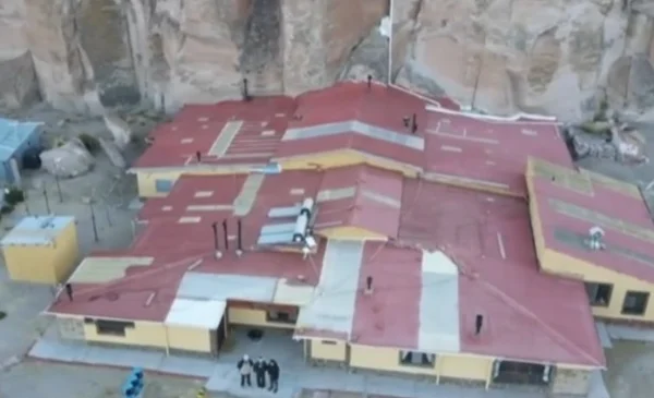 Villamar: Un refugio turístico en la roca que desafía el frío del altiplano boliviano