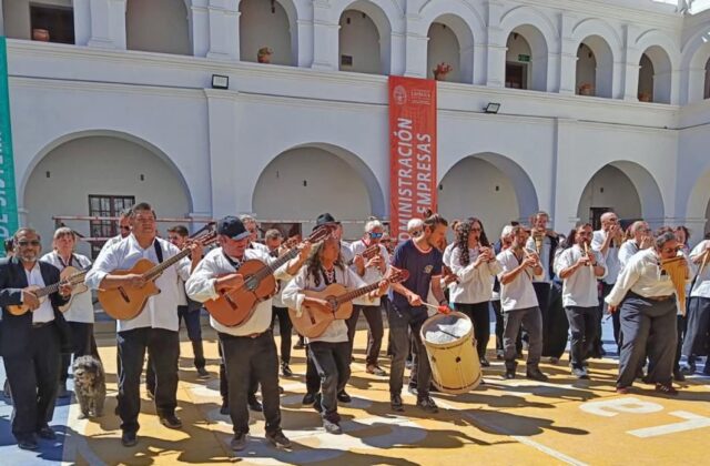 Oruro se convierte en el escenario de la gira '100 Franceses y Suizos'