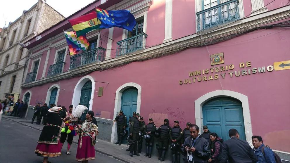 Cierre del Ministerio de Turismo Sostenible Genera Controversia en Bolivia