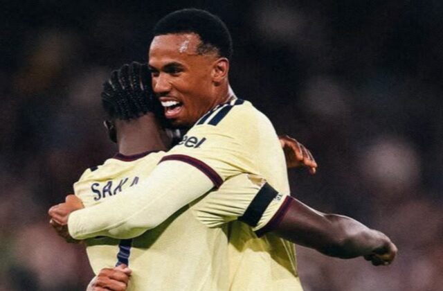 Arsenal se impone a Aston Villa con un gol decisivo de Saka