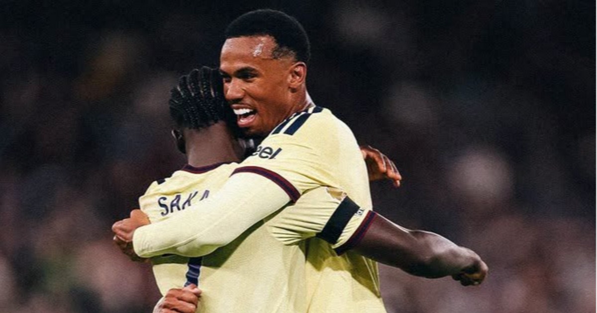 Arsenal se impone a Aston Villa con un gol decisivo de Saka