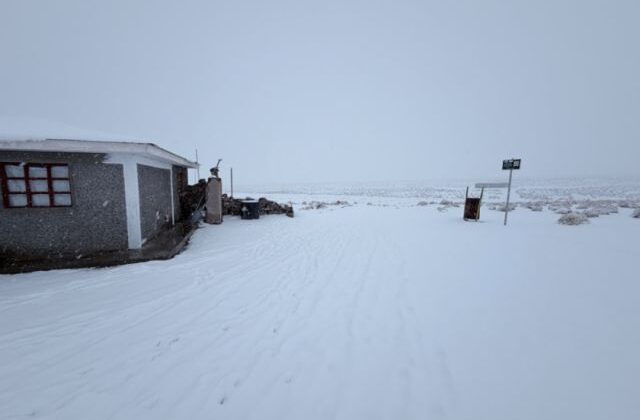 Rescate de turistas en Laguna Colorada tras intensa nevada