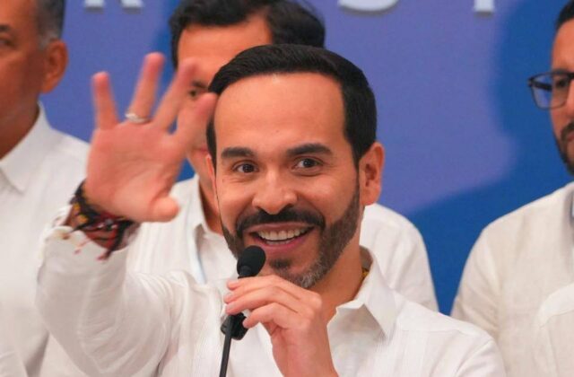 Abelardo de la Espriella asume la presidencia de Colombia en Cali