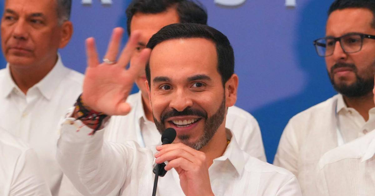 Abelardo de la Espriella asume la presidencia de Colombia en Cali