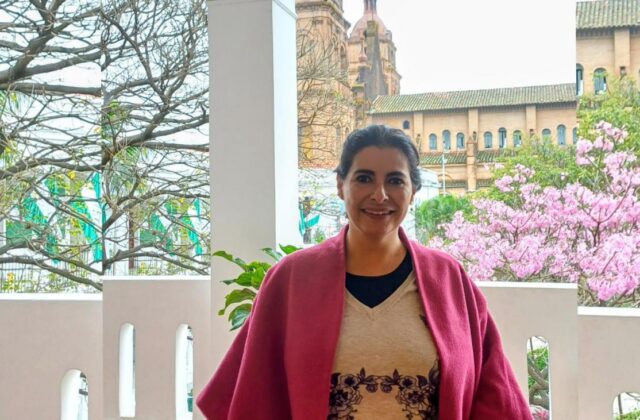 Roxana Arias: Un viaje artístico en 'Bordear lo inasible'