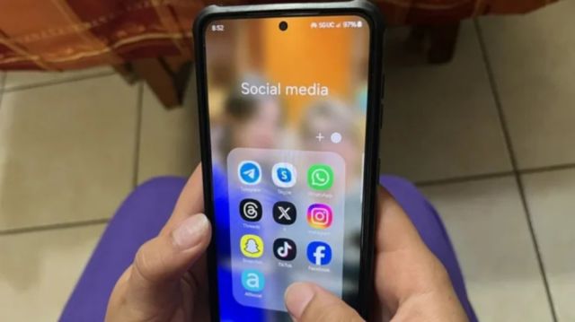 México llevará a cabo consulta sobre el uso de celulares en escuelas