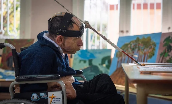 Eduardo Ríess: el pintor que expresa su mundo a través de la cabeza