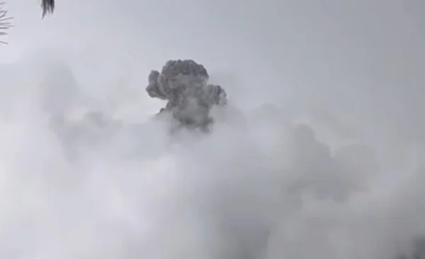 Espectacular rayo impacta en el Volcán de Fuego de Guatemala
