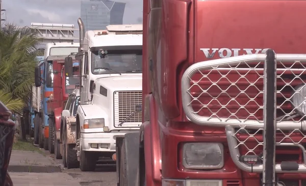 Transporte pesado en crisis: 70% de camiones parados por falta de diésel