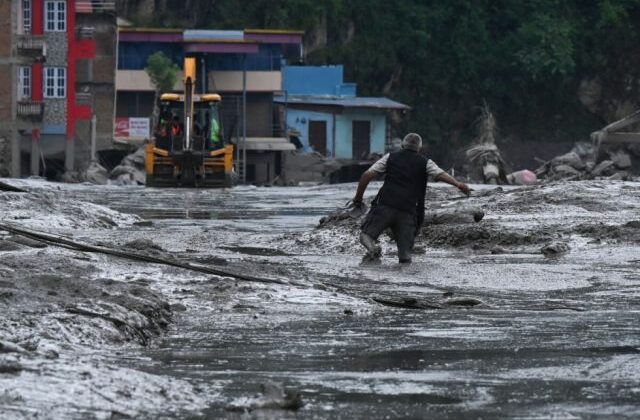 Deslizamientos en el Himalaya causan casi 800 muertes