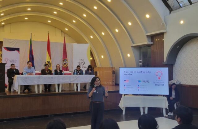 Inauguración de la Academia para Emprendedores Bolivia en Oruro