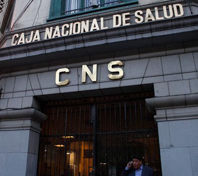 Demanda de renuncia del gerente de la CNS en medio de acusaciones de corrupción