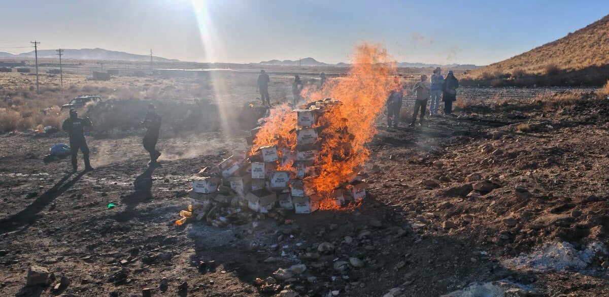 Incineran más de una tonelada de cocaína líquida en Oruro