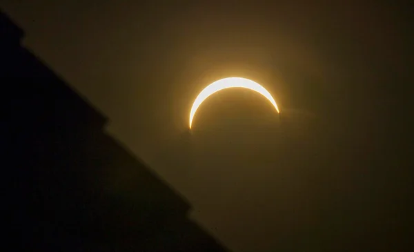 El fenómeno astronómico del siglo XXI: un eclipse total y su impacto en la era digital
