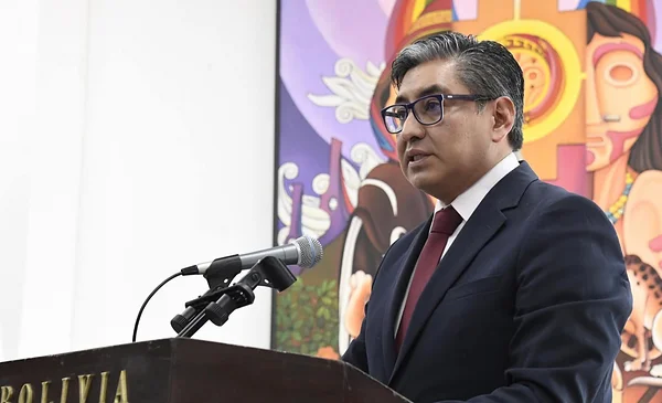 Renuncia irrevocable del Viceministro de Coordinación