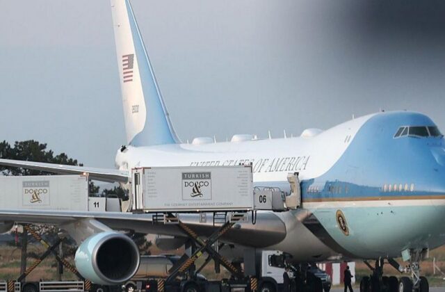 Operativo secreto: Trump cambia de avión tras cumbre de la OTAN en Turquía