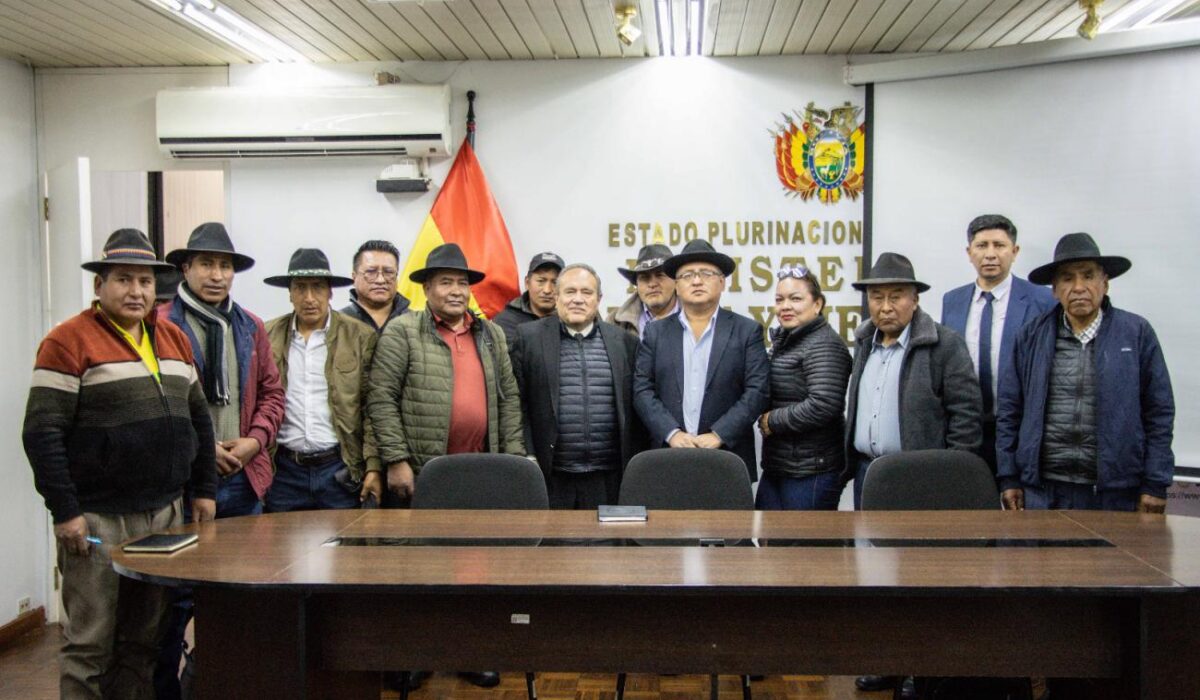 Ministro Calderón impulsa inclusión rural en el nuevo Código Minero