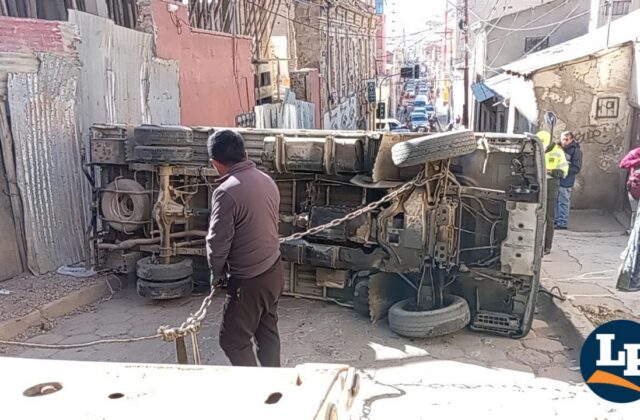 Accidente de camión en Oruro deja una persona herida por fallas mecánicas