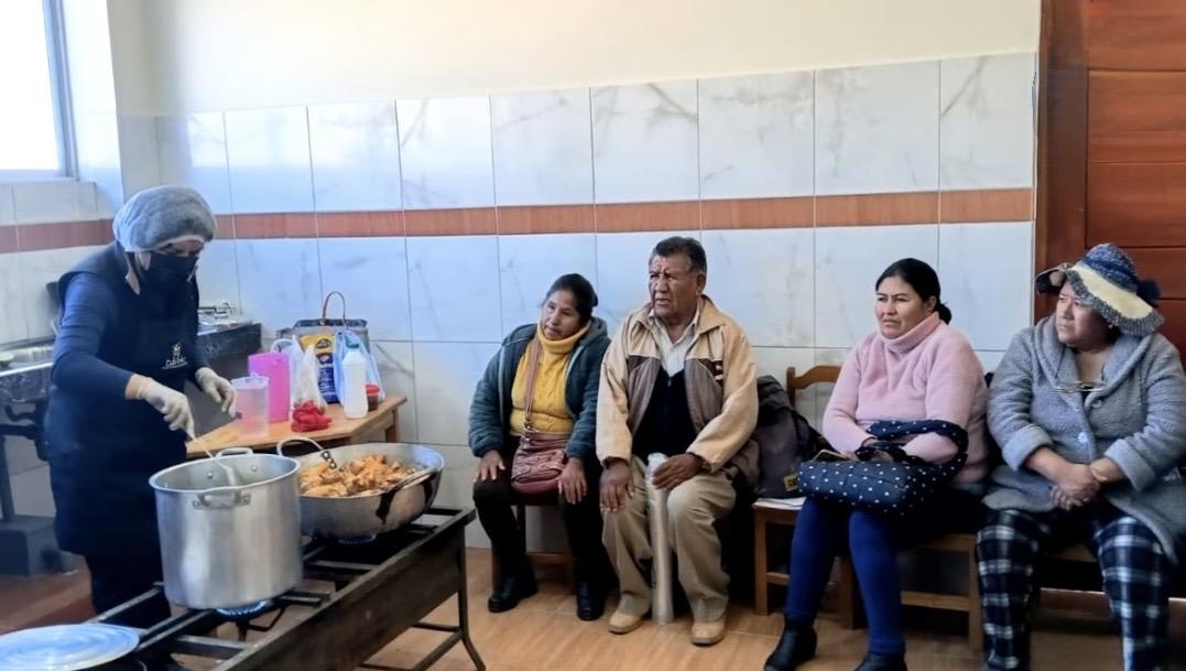 Formación en buenas prácticas de manufactura en Poopó: 119 beneficiarios