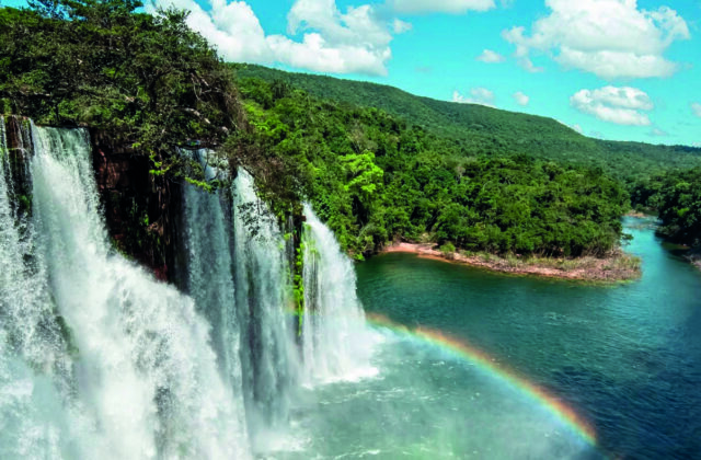 Bolivia: Un Tesoros de Patrimonios Culturales y Naturales