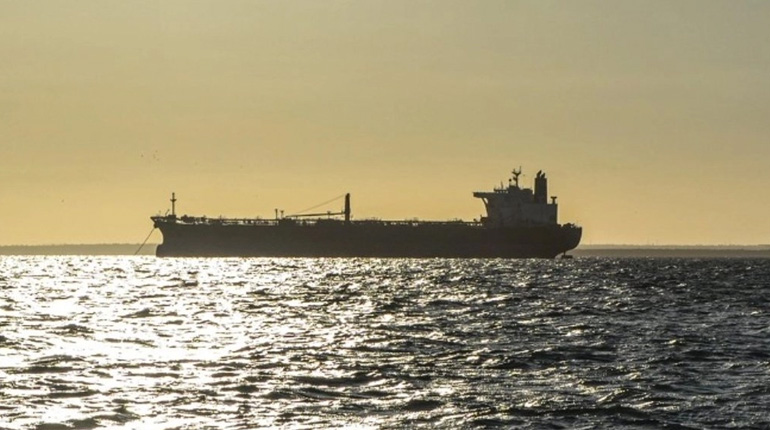 Caída en precios del petróleo tras anuncio de Trump sobre negociaciones con Irán